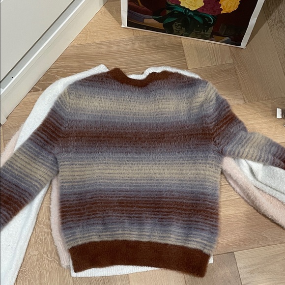 Bundle of Three Aritzia Sunday Best Kitten Sweater in Size XS - Picture 5 of 9